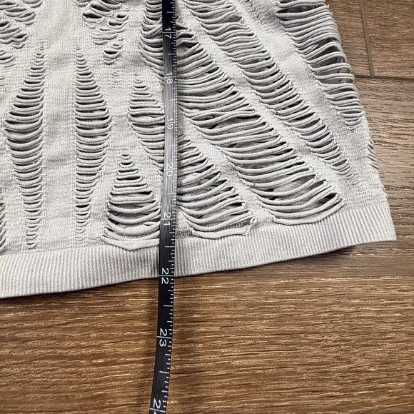 Alo Yoga Women's Vixen Fitted Tank Top Engineered Cut-Out Gray Size M Athletic - Picture 6 of 9